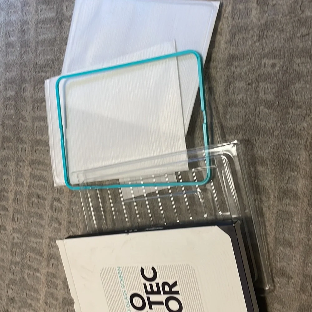 NWB 2 glass protectors +1 NEW blue cover for IPAD 10 iPod safe